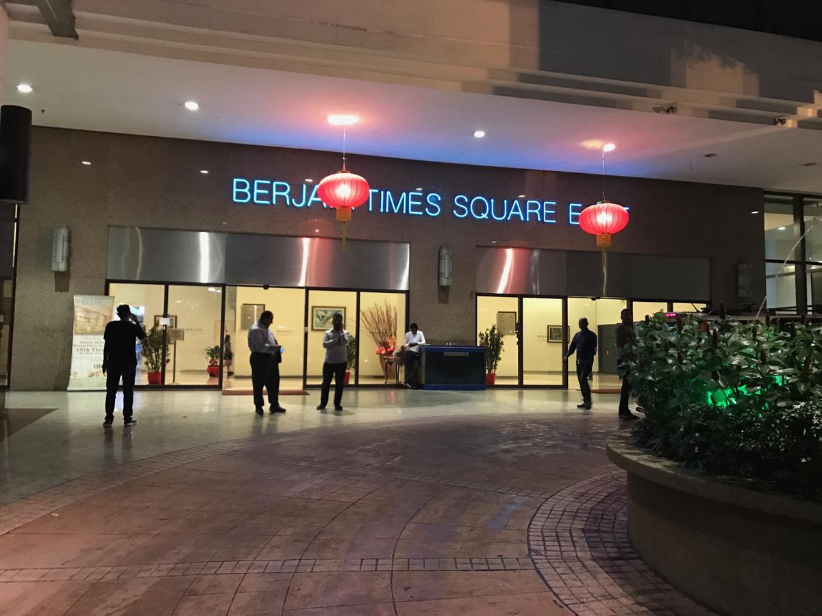 Times Square Bukit Bingtang At Kuala Lumpur Apartamento Exterior foto